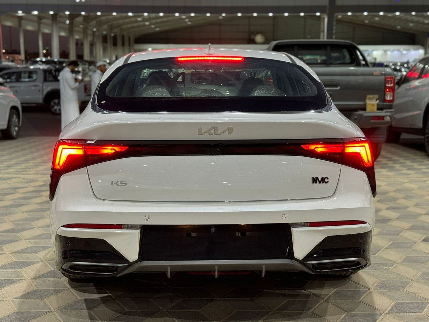 [object Object] كيا كيا كي 5 جي ال 2025 - التصميم الخارجي - مظهر خارجي أنيق