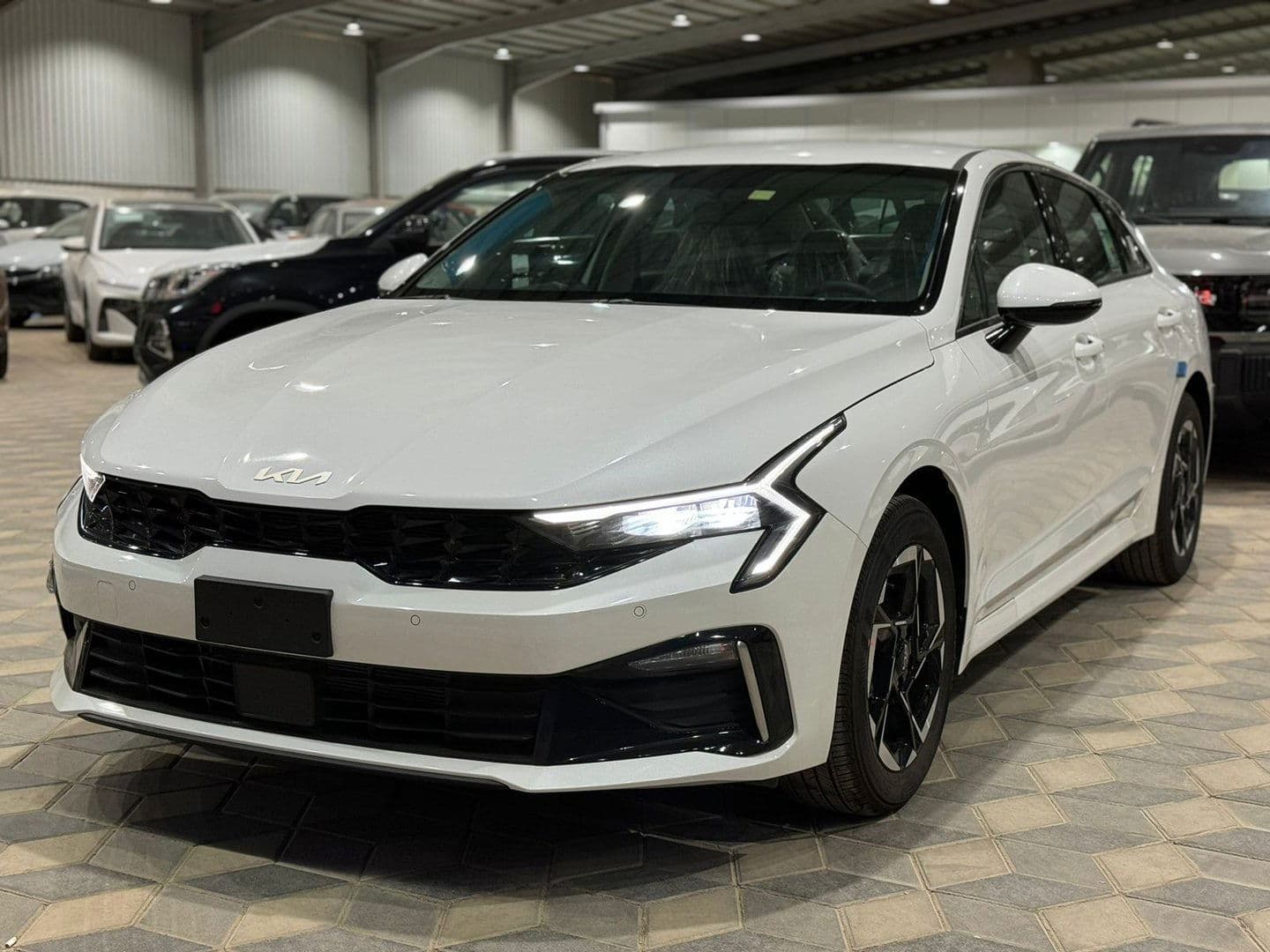 [object Object] كيا كيا كي 5 جي ال 2025 - صورة مصغرة 3