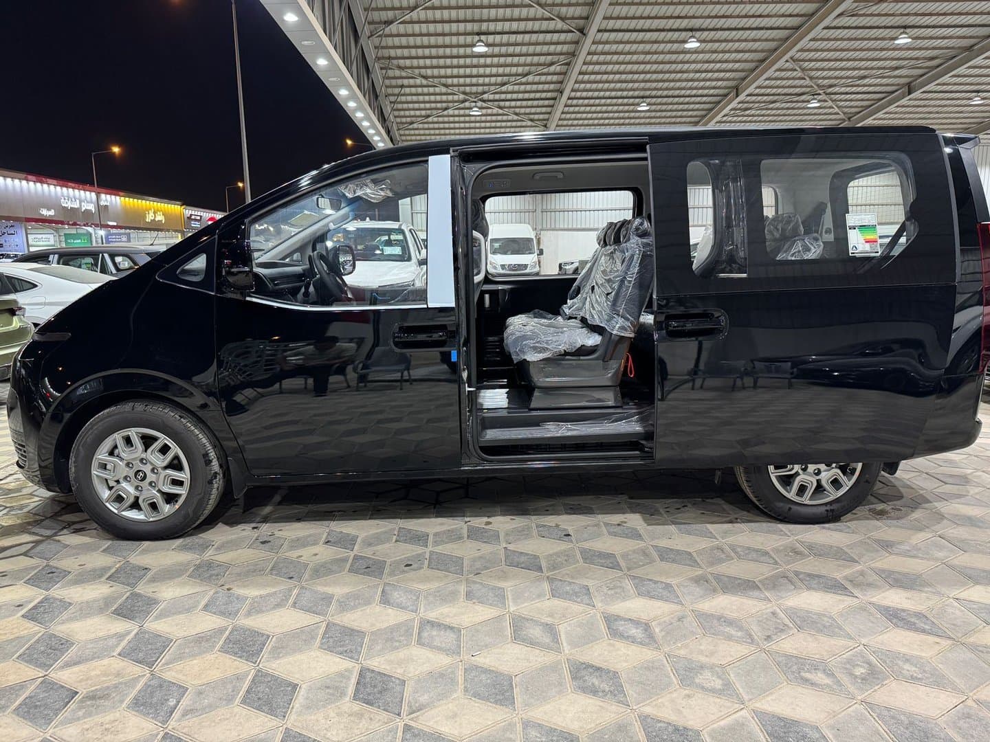 Hyundai Staria Diesel 2025 thumbnail 3