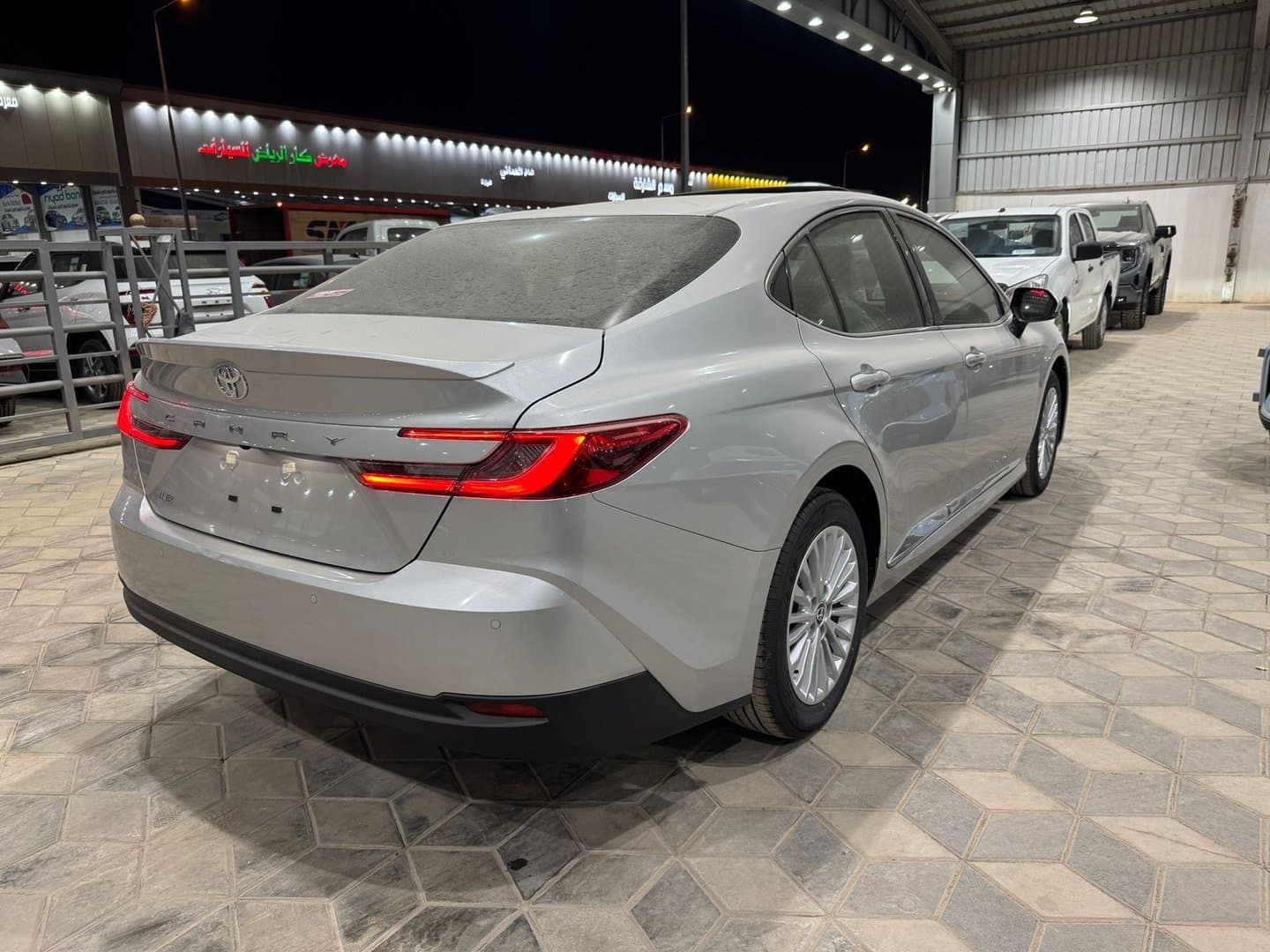 Toyota Camry LE 2025 thumbnail 3