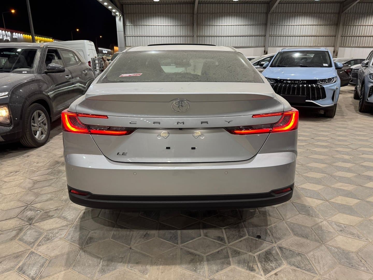 Toyota Camry LE 2025 thumbnail 4