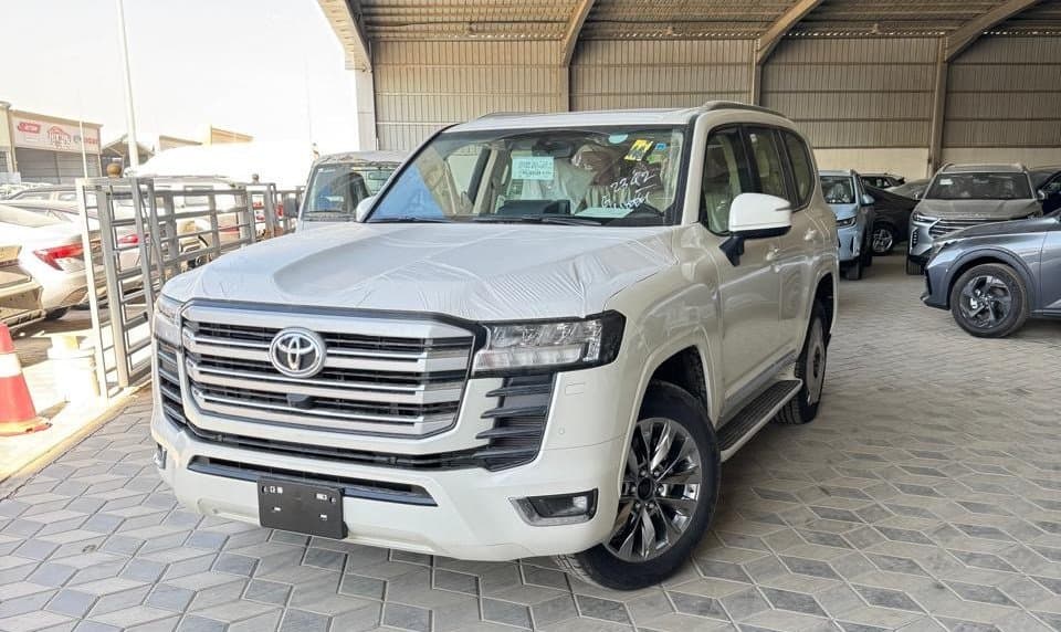 [object Object] تويوتا تويوتا لاندكروزر جي اكس ار3 2025 - التصميم الخارجي - مظهر خارجي أنيق