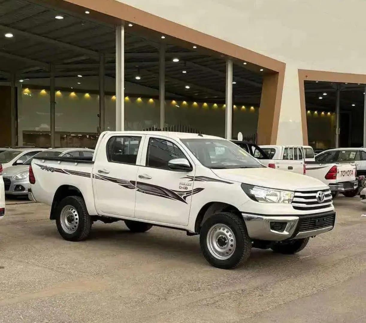 تويوتا هايلوكس جي ال 2 2025 thumbnail 2