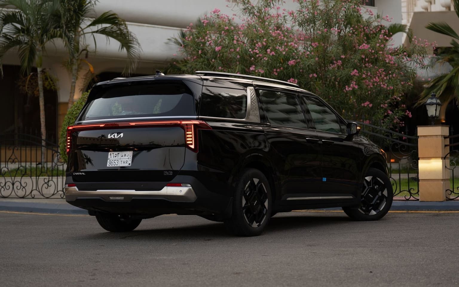 [object Object] KIA Kia Carnival GLS MID 2026 - Exterior Design - Elegant Exterior Look