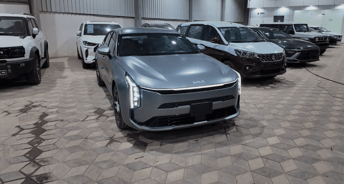 [object Object] KIA Kia K8 GL Standard 2026 - Exterior Design - Elegant Exterior Look