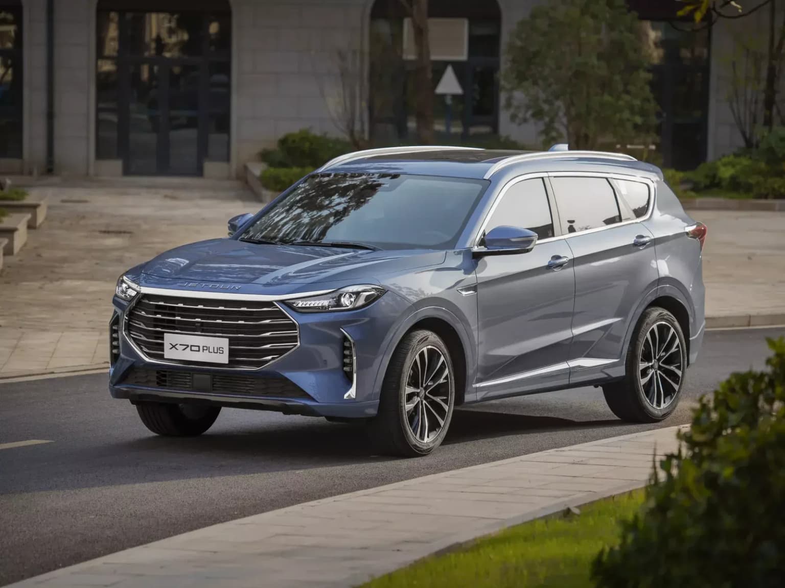 Jetour X70 Plus Luxury vs Suzuki Ertiga GLX 2025: The 7-Seater Decision for Saudi Families