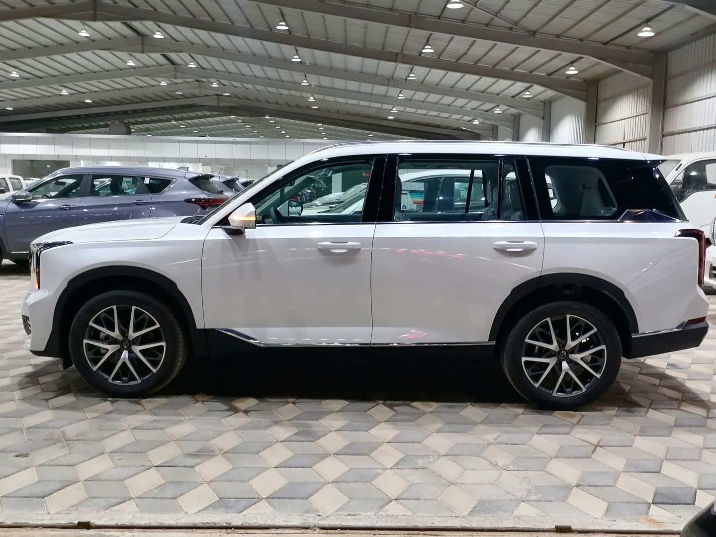 GAC GS8 جي تي دبل نصف فل 2024 - exterior - Image 1