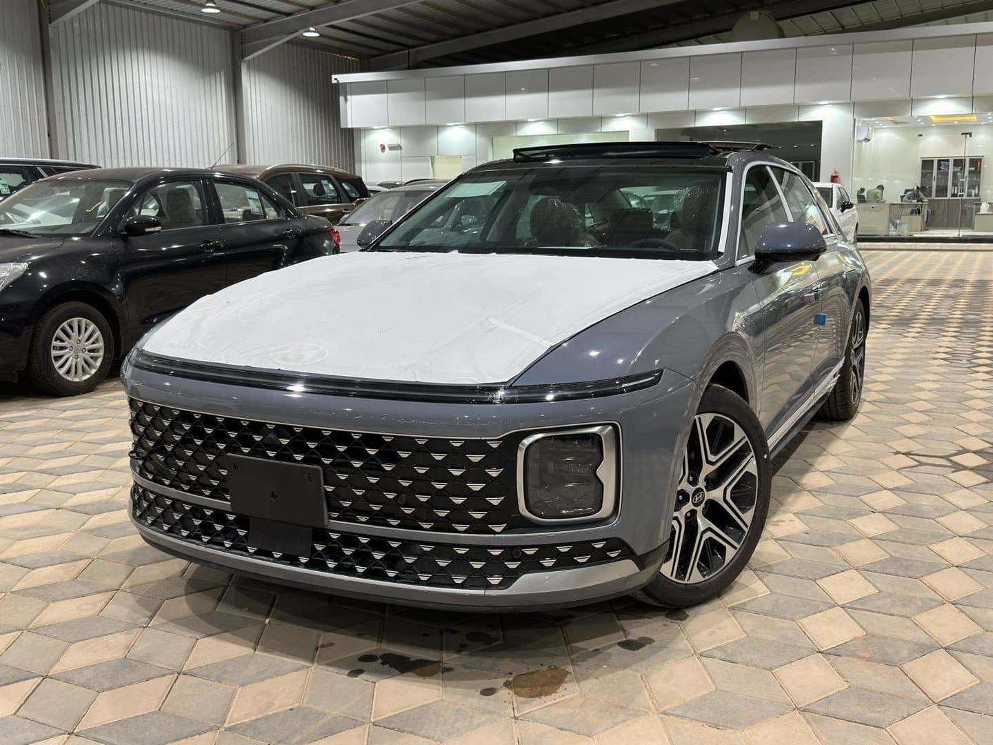 هيونداي ازيرا بريميوم 2025 - exterior - Image 1