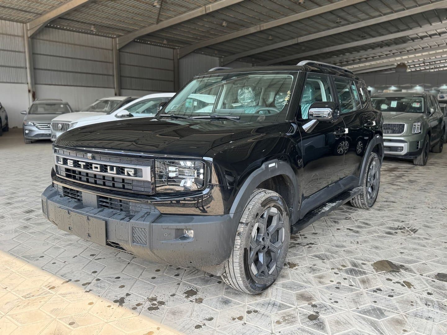 جيتور تي 1 لاكجري 2025 - exterior - Image 1