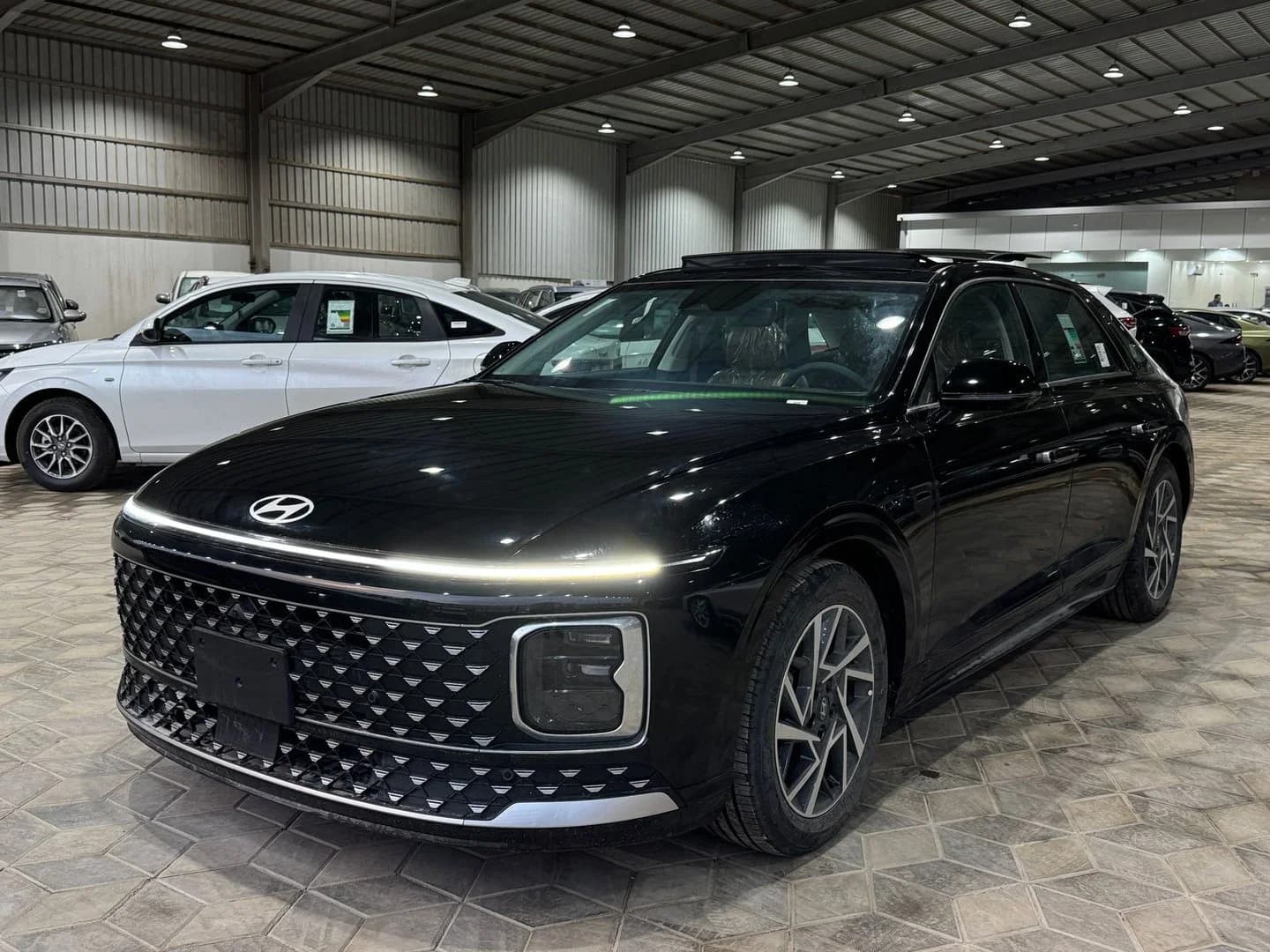 2026 Hyundai Hyundai Azera Exclusive 2026 - Exterior Design - Elegant Exterior Look